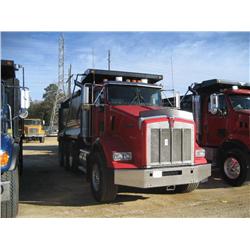 2005 KENWORTH T800 TRI-AXLE DUMP