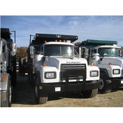 2000 MACK RD688S TRI-AXLE DUMP