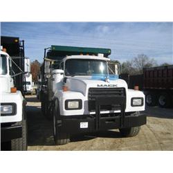 2000 MACK RD688SX TRI-AXLE DUMP