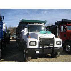 1998 MACK RD688SX TRI-AXLE DUMP