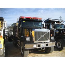 1998 VOLVO AUTO CAR TRI-AXLE DUMP