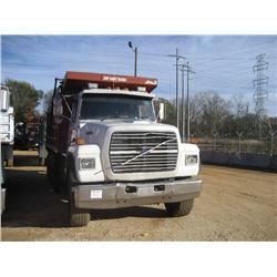 1995 FORD L9000 TRI-AXLE DUMP