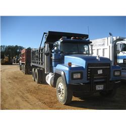 1994 MACK RD690S T/A DUMP