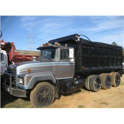 1993 MACK RD690S TRI-AXLE DUMP