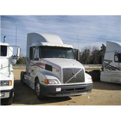 1999 VOLVO T/A TRUCK TRACTOR