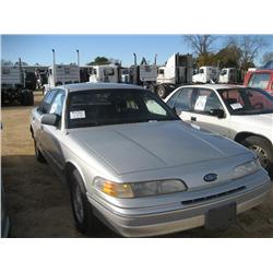 1992 FORD CROWN VICTORIA