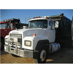 1995 MACK RD688S T/A ROLLBACK
