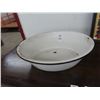 Image 1 : Enamel Oval Basin