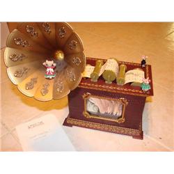 Mr. Christmas Music box