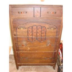 4 Drawer Chest of Drawers w/Bakelite Handles