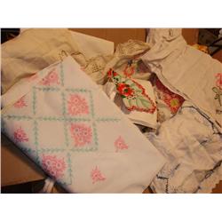 Box of linens, hankies & embroidered items