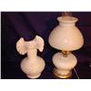 Image 1 : Hobnail Boudoir Lamp & Vase