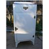 Image 4 : Old Westinghouse Ice Box