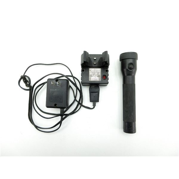 STREAMLIGHT RECHARGEABLE FLASHLIGHT