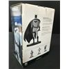 Image 2 : UNOPENED COLLECTIBLE DC ARTISTS ALLEY: BATMAN BLACK AND WHITE  STATUE