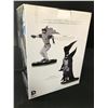 Image 2 : UNOPENED COLLECTIBLE DC ARTISTS ALLEY: BATMAN BLACK AND WHITE STATUE