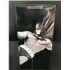 Image 2 : UNOPENED COLLECTIBLE DC ARTISTS ALLEY: BATMAN BLACK AND WHITE