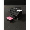 Image 2 : JAMIE FOXX SIGNED RAY MINI PIANO (WORLD AUTOS COA)