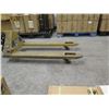 Image 8 : CAT Pallet Jack
