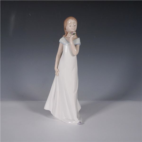 Lladro, A Special Occasion, Porcelain Figurine, #8213, 2006