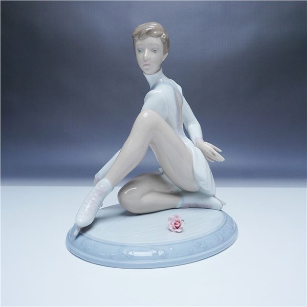 Lladro Porcelain Figurine, Elegance on Ice 01006653