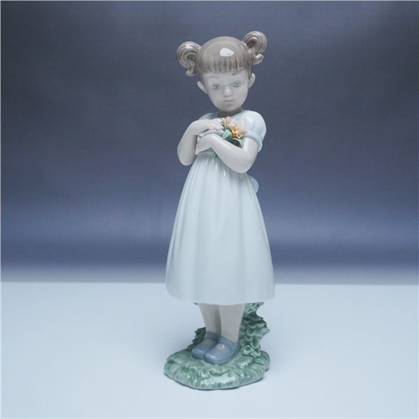 Lladro Flowers for Mommy Figurine 01008021