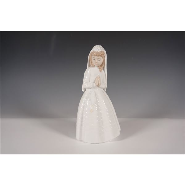 Nao by Lladro Porcelain Figurine "Girl Praying" 0236