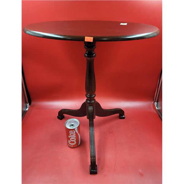 Small VTG Tilting Side Table From The Bombay