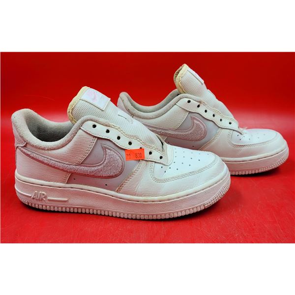 Nike Air Force 1 Low Sneakers w/ Terrycloth Nike Symbol