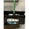 Image 3 : ERA Green 21-Inch Snow Shovel with 100 Percent Recycled Plastic Blade