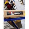 Image 3 : Mann Heavy-Duty Floor Brush and Handle Set