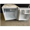 Image 2 : GALANZ COUNTERTOP BAR FRIDGE