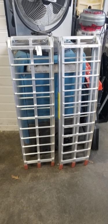 ALUMINUM FOLDING RAMPS