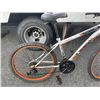 Image 2 : WHITE AND ORANGE OZARK TRAIL BIKE