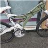 Image 2 : GREEN AND WHITE BIKE