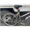 Image 2 : SILVER SCHWINN BIKE