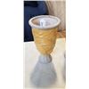 Image 2 : 2 DECORATIVE PLANTER AND VASE