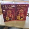 Image 1 : 2 18.9" BEARS WITH LANTERN AND MONEY BAG