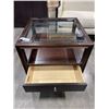 Image 2 : GLASS TOP SQUARE ENDTABLE WITH DRAWER