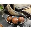 Image 2 : WOOD VASE, METAL BASKET WITH DECORATIVE BALLS AND HORN