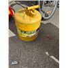 Image 1 : Yellow fuel can