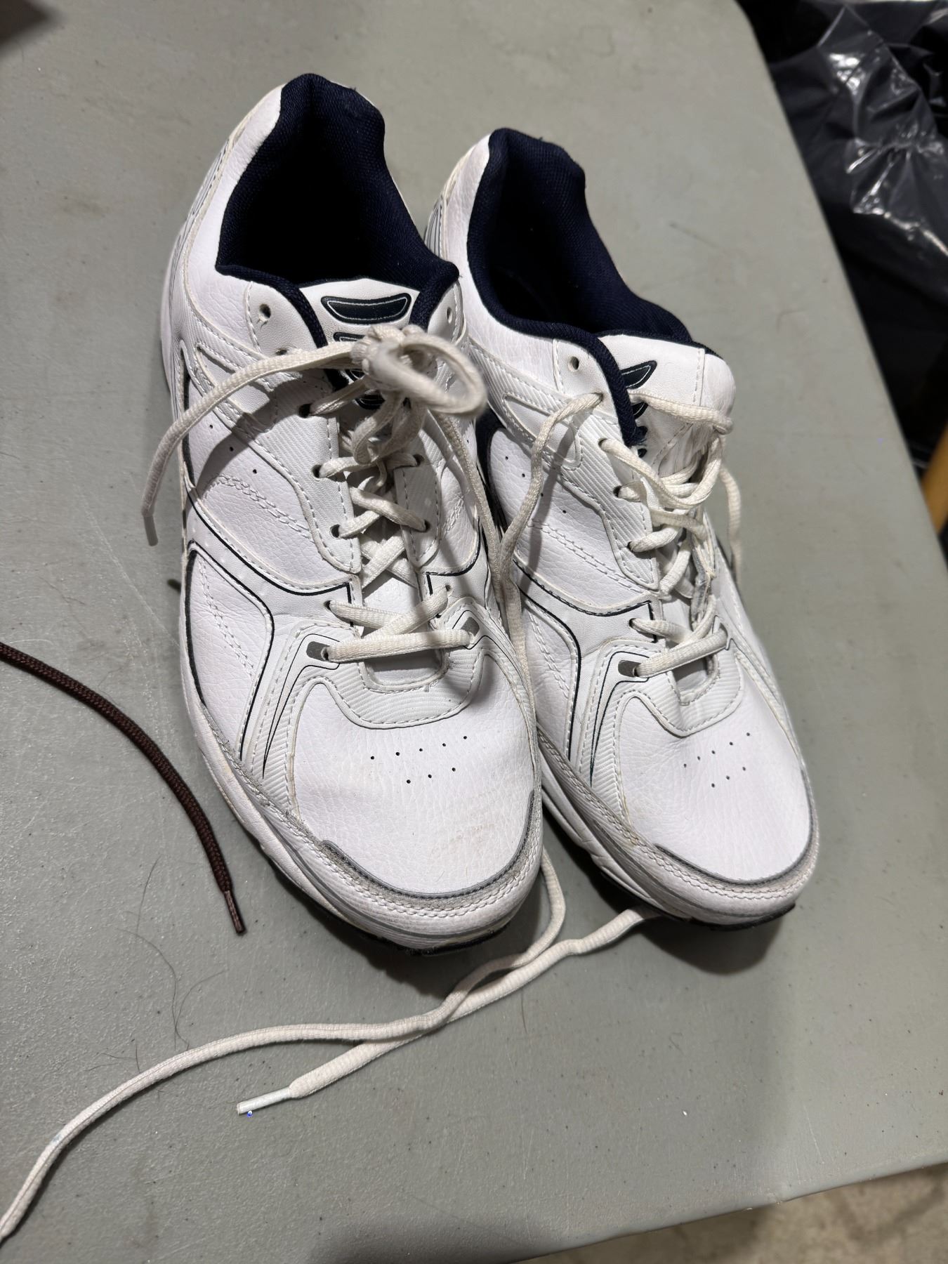 women's athletic shoes size 11