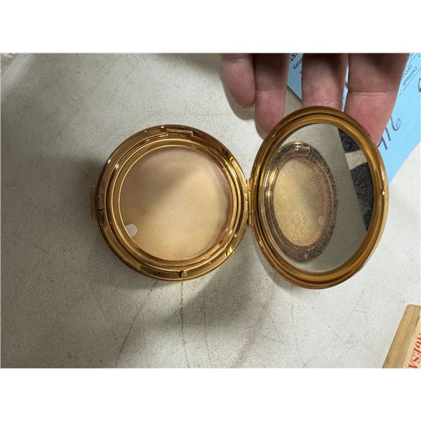 Made in England, Stratton compact