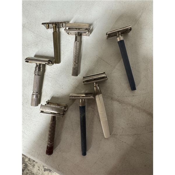 Assorted vintage razors