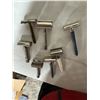 Image 2 : Assorted vintage razors