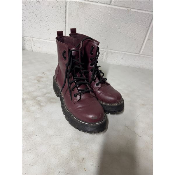 Footwear size 8