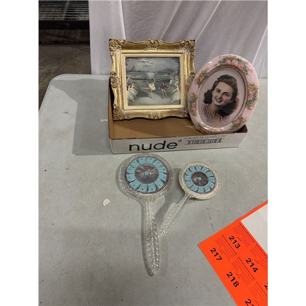Vanity set and frames