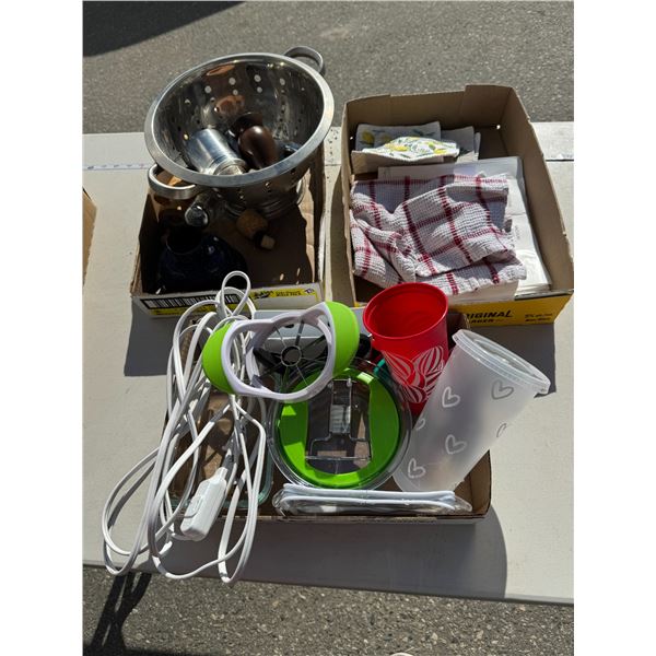 Assorted kitchen items