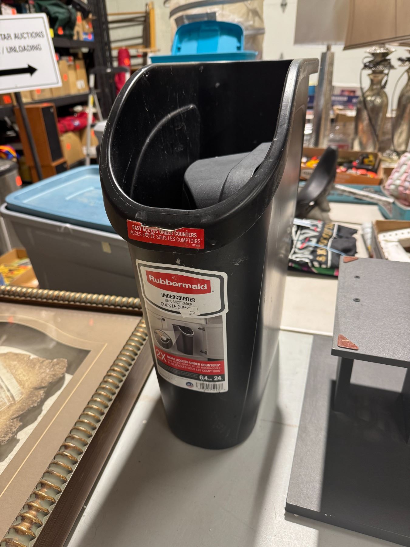 Rubbermaid garbage can