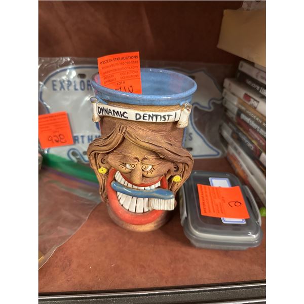 Dynamic dentist mug by Jac